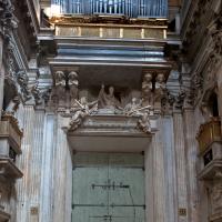 Sant'Agnese in Agone - Interior: View of entrance to the narthex, church organ, and Tomb of Pope Innocent X