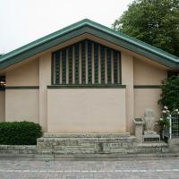 Jiyu Gakuen Miyonichikan - Exterior: View of Gate