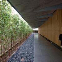 Nezu Museum - Exterior: Passage