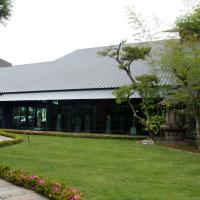 Nezu Museum - Exterior: Garden Path
