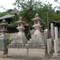 Todaiji - Nigatsudo, Exterior: Stone Stupas