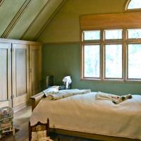 Frank Lloyd Wright Home and Studio - Interior: Children's bedroom