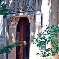 Isidore Heller House - Exterior: Front door