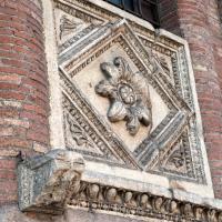 Casa dei Crescenzi  - Exterior: Detail of Eastern Facade Balustrade