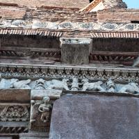 Casa dei Crescenzi  - Exterior: Detail of Frieze and Cherub Ornamentation on Southern Facade