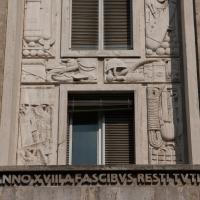 Istituto Nazionale della Previdenza Sociale - Detail: relief sculpture and inscription around window