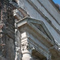 Porta Maggiore - View of the pediment of a lateral arch of Porta Maggiore