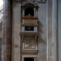 Sant'Agnese in Agone - Interior: Left hand entrance to the narthex 