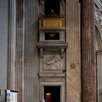 Sant'Agnese in Agone - Interior: Right hand entrance to the narthex 