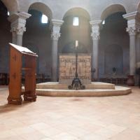 Santa Constanza - Interior: Center altar