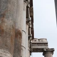 Arch of Septimius Severus - View parallel to the eastern face of the Arch of Septimius Severus