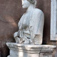 Madama Lucrezia - Detail: Left profile