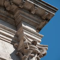 Arch of Titus - Detail: View of the lower cornice of the Arch of Titus