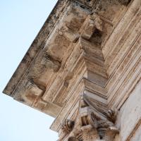 Arch of Titus - Detail: View of the lower cornice of the Arch of Titus