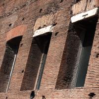 Trajan's Market - Exterior: View of windows in Trajan's Market from the via Biberatica