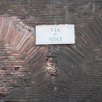 Via in Selci - Exterior: Brick Wall