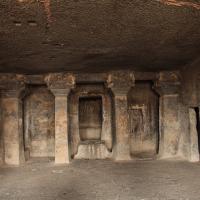 Cave 17, vihara - Interior: west wall