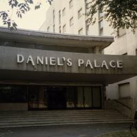 Daniels Palace, Via Corridoni - exterior