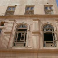 Qasr al-’Ishshah - facade facing inner courtyard, detail
