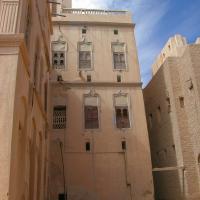 Qasr al-’Ishshah - facade facing inner courtyard