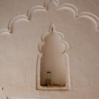 Qasr al-Munaysurah - interior, lime plaster decoration (malas), detail