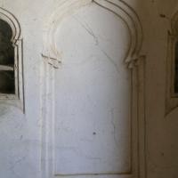 Qasr Hamtut - interior, lime plaster (malas) decorative niche