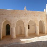 Qabr Hud - mosque for pilgrims, qibla wall