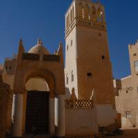 Tarim - traditional mosque with later-period minaret