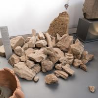 Archäologisches Museum Frankfurt - Installation View: Fragments of a grave monument