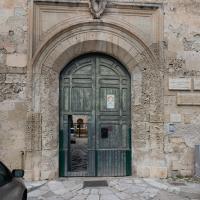 Palazzo Giaconia - Exterior: Door on East Facade on Piazetta dei Peruzzi