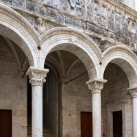 Palazzo Vulpano-Sylos - Interior: Arcade of Cortile