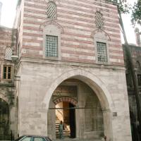 Sokullu Mehmed Pasha Camii - Exterior: Complex Main Entrance