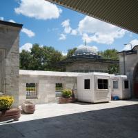 Kilic Ali Pasha Camii - Exterior: Courtyard 