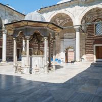 Laleli Camii - Exterior: Courtyard, Ablution Fountain