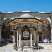 Laleli Camii - Exterior: Courtyard, Ablution Fountain