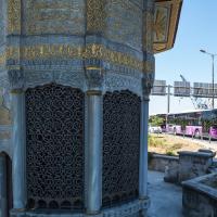 Saliha Sultan Cesmesi - Exterior: Cesmesi, Ornamental Grill Detail