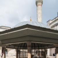 Sultan Selim Camii - Exterior: Ablution Fountain (Sadirvan); Courtyard; Minaret