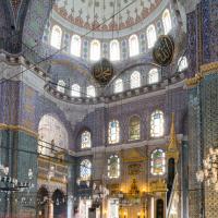Yeni Camii - Interior: Central Prayer Hall, Qibla Wall; Mihrab Niche; Minbar; Support Piers; Central Dome; Roundels