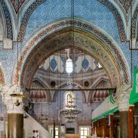 Haseki Sultan Camii - Interior: Central Prayer Area Facing Southwest, Central Arch