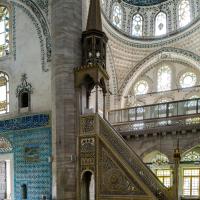 Hekimoglu Ali Pasha Camii - Interior: Minbar