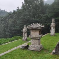 King Kongmin Tomb - Exterior: Statues