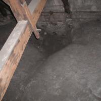 Cathédrale Notre-Dame de Paris - Interior: Wooden support beams and metal suspension with brick bottom