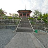 Kiyomizu-dera - Exterior: Niomon Gate