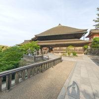 Kiyomizu-dera - Exterior: Between Hondo and Shakado