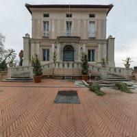 Villa Lante al Gianicolo - Exterior: Western facade (entrance)