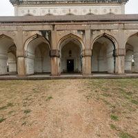 Tomb of Hyath Bakshi Begum - Exterior: Eastern facade