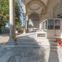 Atik Ali Pasa Camii - Exterior: Entrance
