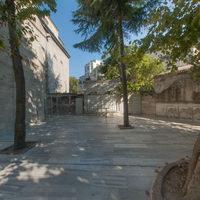 Atik Ali Pasa Camii - Exterior: Courtyard and Cemetery