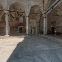 Laleli Camii - Exterior: Courtyard