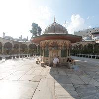 Sokullu Mehmed Pasha Camii - Exterior: Courtyard